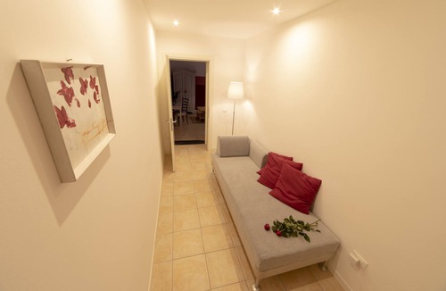 Venezia Nuova Apartment | Large apartment in a historic building in the historic center of Livorno.