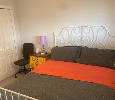 Richmond House | Large bedroom with private bathroom