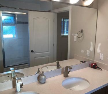 Richmond House | Large bedroom with private bathroom