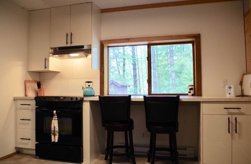 Alberni-Clayoquot Cabin | Large cabin on rural farm. Private, relaxing, close to Stamp Falls Park.