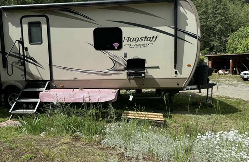 Meadow Creek House | Large + comfortable 2018 Trailer near Kootenay Lake