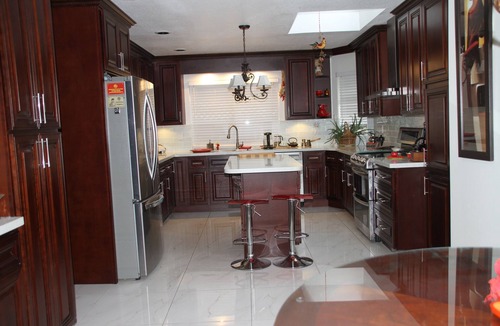 Richmond Bed & Breakfast | Large Comfy room w Private bath in gre