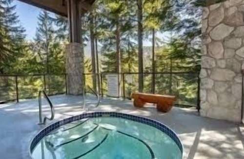 Blueberry Hill Condo | Large condo that sleeps 8. Walking distance to Whistler Village and Alta Lake.