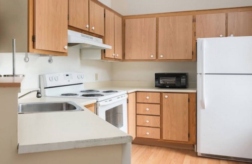 Shaughnessy Village House | Large Downtown Townhouse on 2 Levels - Sleeps 6 ⭐ - 1 month or more stays