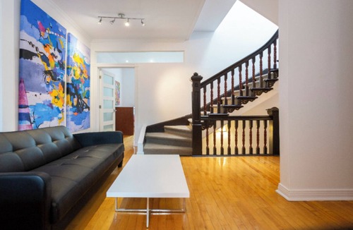 Shaughnessy Village House | Large Downtown Townhouse on 2 Levels - Sleeps 6 ⭐ - 1 month or more stays