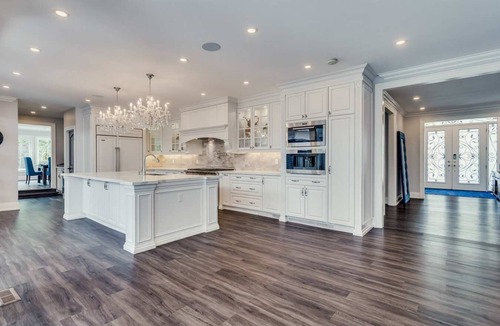 King House | Large Estate with Luxury Collection of Amenities