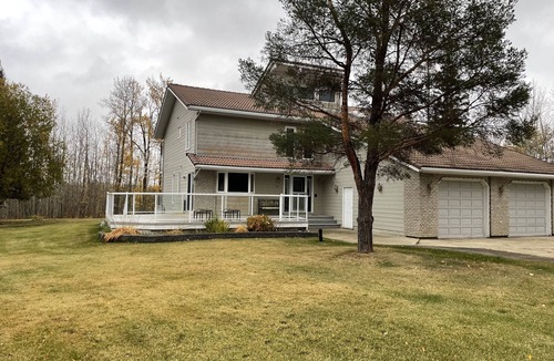 Sherwood Park House | Large family or group vacation lake home with dock and boats 35 minutes from WEM
