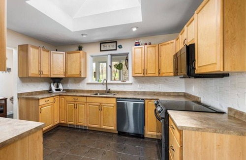 Harvey House | Large Home, Waterviews, Central Location to Rocks/Fundy - Fundys Lost Lobster
