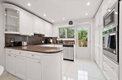 Cote-Saint-Luc House | Large House Private Terrace |Sleeps 16|3bath|
