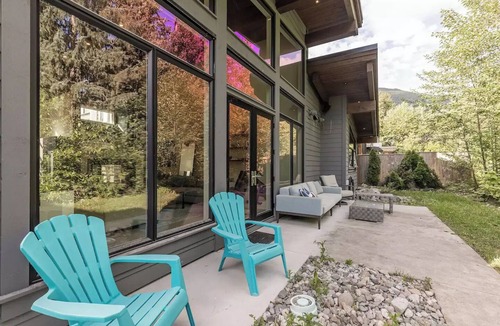 Squamish House | Large Modern Home in Squamish