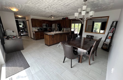 Valemount House | Large mountain home with heated pool and hot tub. Family getaway in Valemount