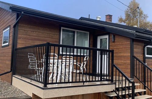 Valemount House | Large mountain home with heated pool and hot tub. Family getaway in Valemount