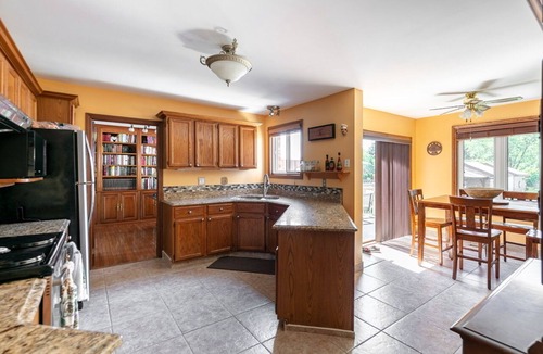 LaSalle House | Large quiet estate property in beautiful natural surroundings.