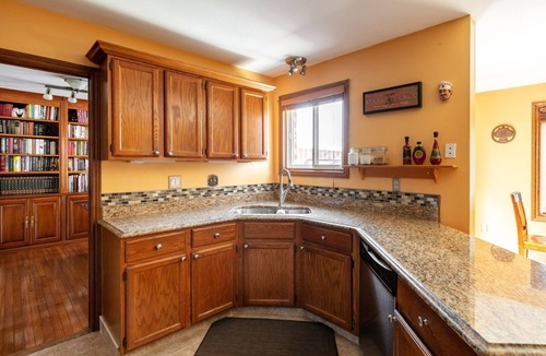 LaSalle House | Large quiet estate property in beautiful natural surroundings.