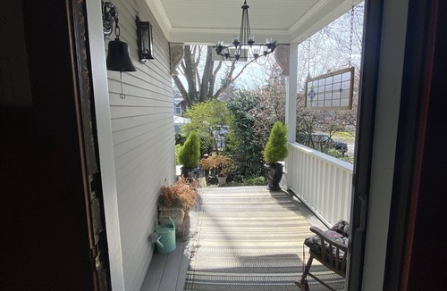 Hastings House | Large Renovated Character Home with 3 beds/2 baths