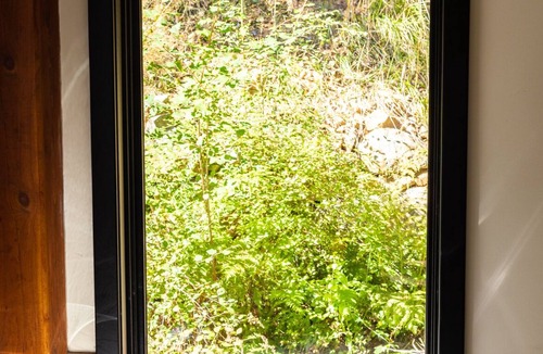 Bowen Island House | Large secluded house in the forest with hot tub