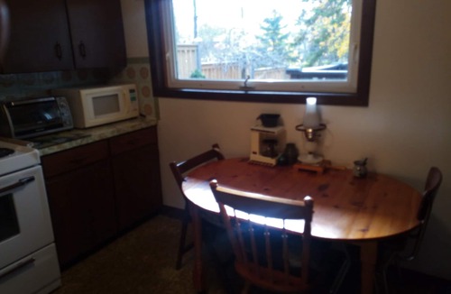 St. Catharines Apartment | Large,sunny, two-room suite accessed from deck on wooded ravine. Eat-in kitchen.