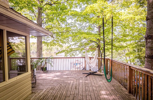 Parham House | Large Waterfront Cottage! 5 bedrooms (max 12)! Kayaks, SUP, Water Slide, Beach