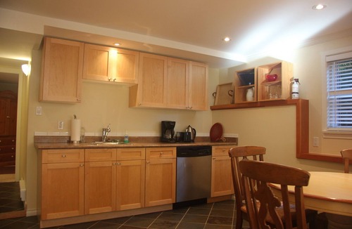 District of North Vancouver House | Large Whistleresque walk out Garden suite & beautifully landscaped yard