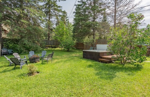 Val David Apartment | LAURA – Cozy Chalet with 4-Season Spa Val David