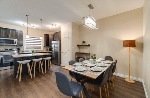 Southeast Edmonton Apartment | Laurel House Sudip 2805