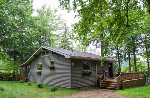 Harrington Cottage | Laurentian Lakeside Cottage 53, 4-season, 3 bedroom 2 bath cottage sleeps 8