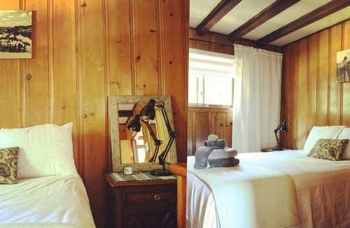 Val David Cabin | Lausanne, A nice vintage cottage in Village Suisse resort, in heart of Val-David