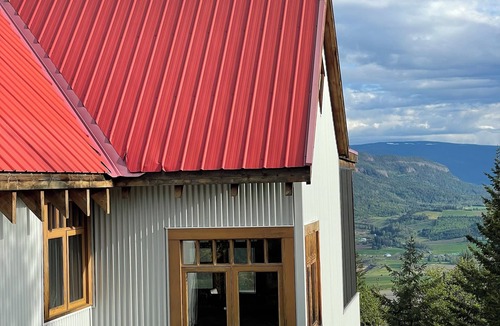 Salmon Arm Cabin | Lavender Cabin + Ski + Sauna + Group friendly in the Larch Hills + Salmon Arm
