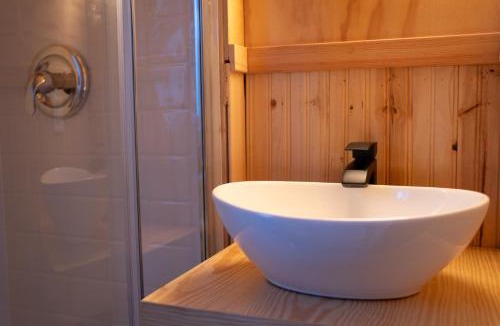 Chester Ski Chalet | Lavender Suite - The Dordean Suites of Chester