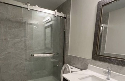 Halton Regional Municipality House | Lavish BR Full Suite, TV, Free Parking/Wifi
