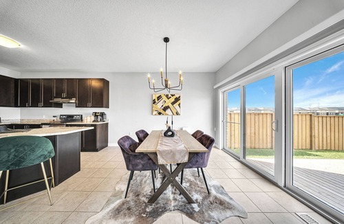 Hamilton House | Lavish Home on Hamilton Mountain- King Bed
