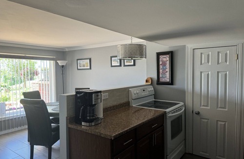 Prince Edward Apartment | LAZY DAYZ Sunset Views and 2 minutes drive to Picton Main Street