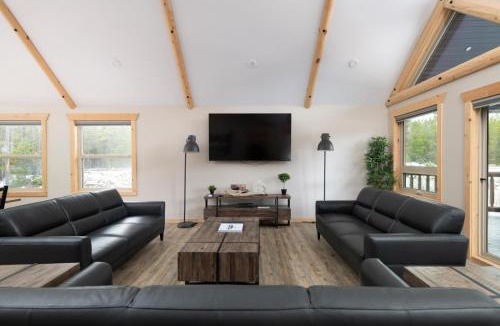 Valemount House | Lazy Moose
