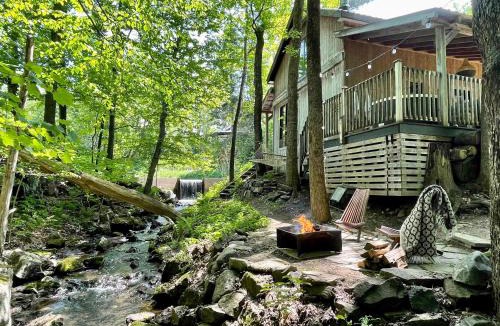 Lac-Brome Ski Chalet | Le 14 Chalets Howard - Spa-Shower-Hammock-Bromont