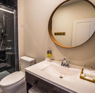 Les Collines-de-l'Outaouais Regional County Municipality Bed & Breakfast | Le Bellevue Modern Lodge