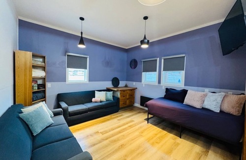 Historic Downtown Fernie House | Le Bon Lit Downtown Sutie