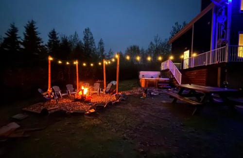 Petite-Riviere-Saint-Francois Ski Chalet | Le Rassembleur, SPA & SALLE DE JEU