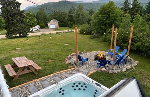 Petite-Riviere-Saint-Francois Ski Chalet | Le Rassembleur, SPA & SALLE DE JEU