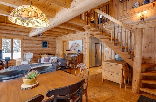 Mauricie Cabin | Le Caché: intimate log cabin, spa and waterfront (kayaks)