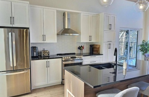 Pont-Rouge Villa | Le Carpe Diem is just two minutes from the Grand Portneuf Golf Club.