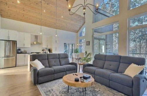 Pont-Rouge Villa | Le Carpe Diem is just two minutes from the Grand Portneuf Golf Club.