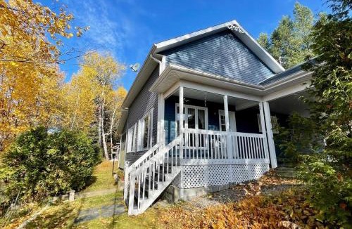 Saint-David-de-Falardeau Ski Chalet | Le Chalet Bleu, aux pieds des Monts-Valin