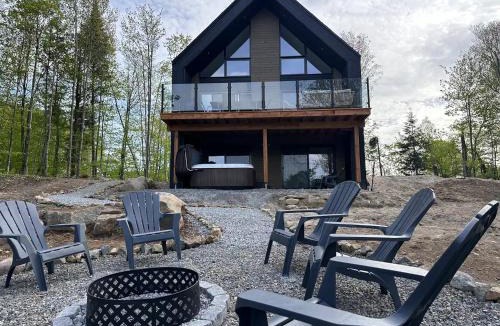 Saint-Faustin-Lac-Carre Ski Chalet | Le Chamonix/Mountain view/Golf course/Activities!