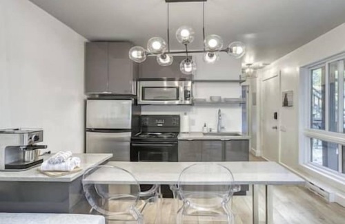 Mont-Tremblant Pedestrian Village Apartment | Le Chic Cabriolet: Cozy Ski Condo 300m to Lifts!