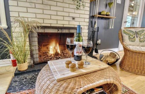 Brebeuf House | Le Chickadee Chalet, Near Mont-Tremblant, River & Beach View, Wooded Area