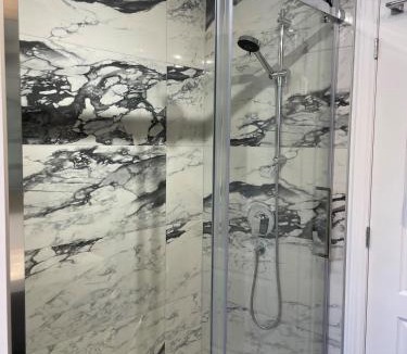 Pohenegamook Ski Chalet | Le Jarret Noir! Chalet NEUF en nature SPA/Vue Lac