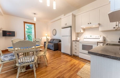Desjardins Apartment | Le Juliette | Exceptional site | BBQ & Office |