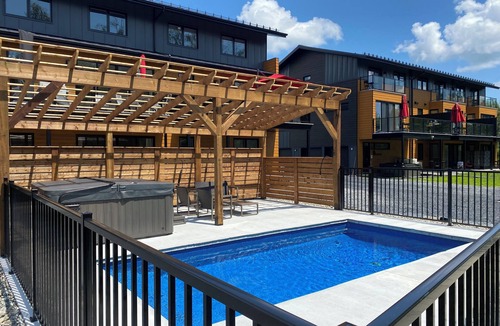 Magog Condo | Le Memph: 3-bedroom condo-chalet with shared SPA Lake Memphremagog