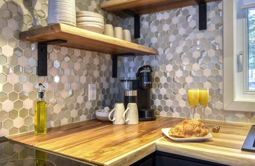 Sainte-Ann-des-Lacs Ski Chalet | Le Mini Chalet - Compact & Cozy Spa