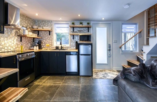 Sainte-Ann-des-Lacs Ski Chalet | Le Mini Chalet - Compact & Cozy Spa
